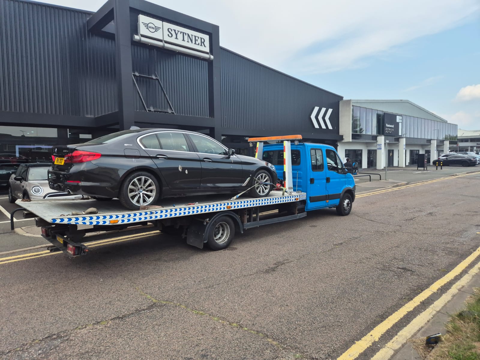 Tow truck in Bracknell providing 24/7 breakdown recovery