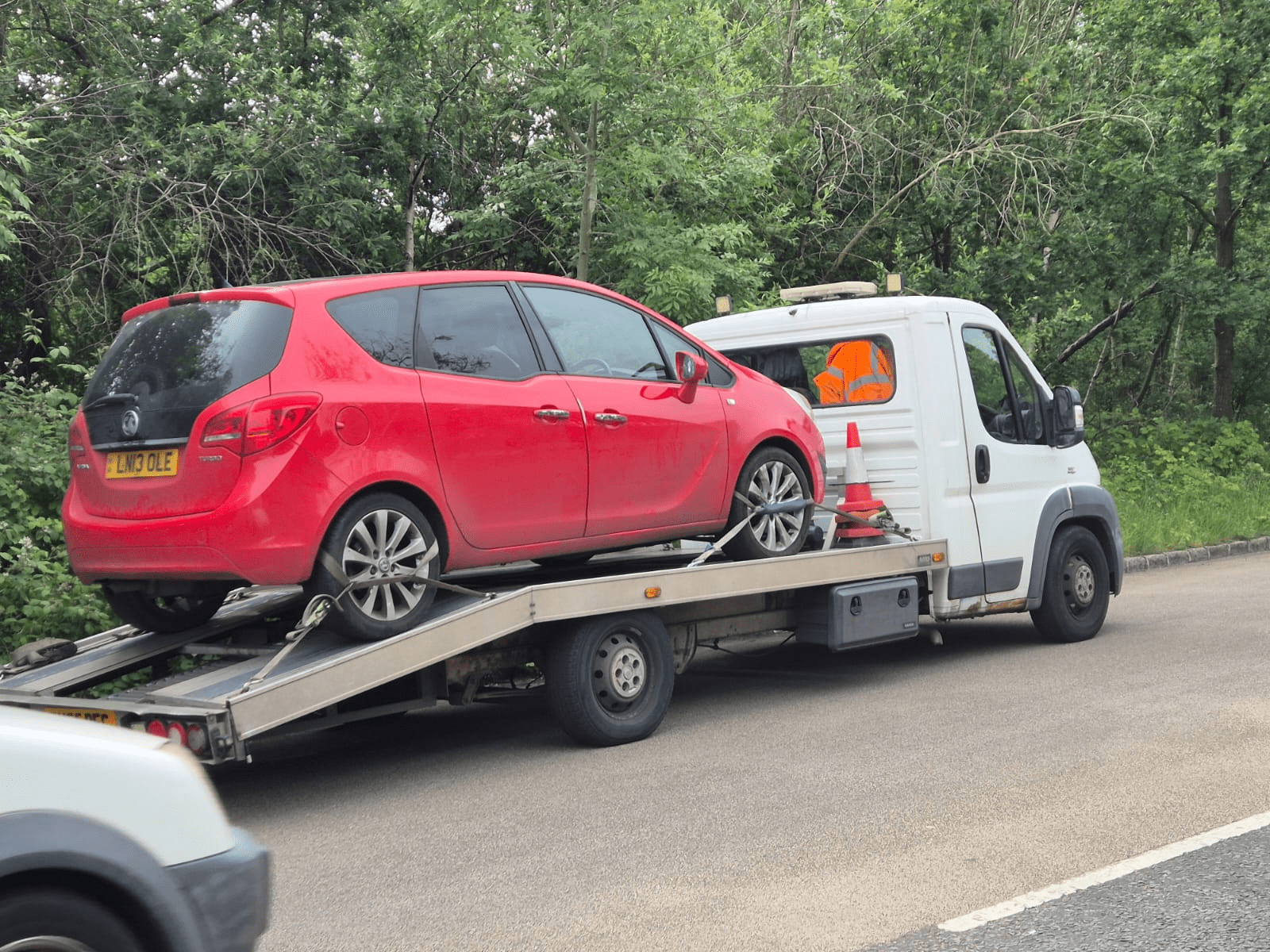 Tow truck in hounslow providing 24 hour breakdown recovery near Heathrow